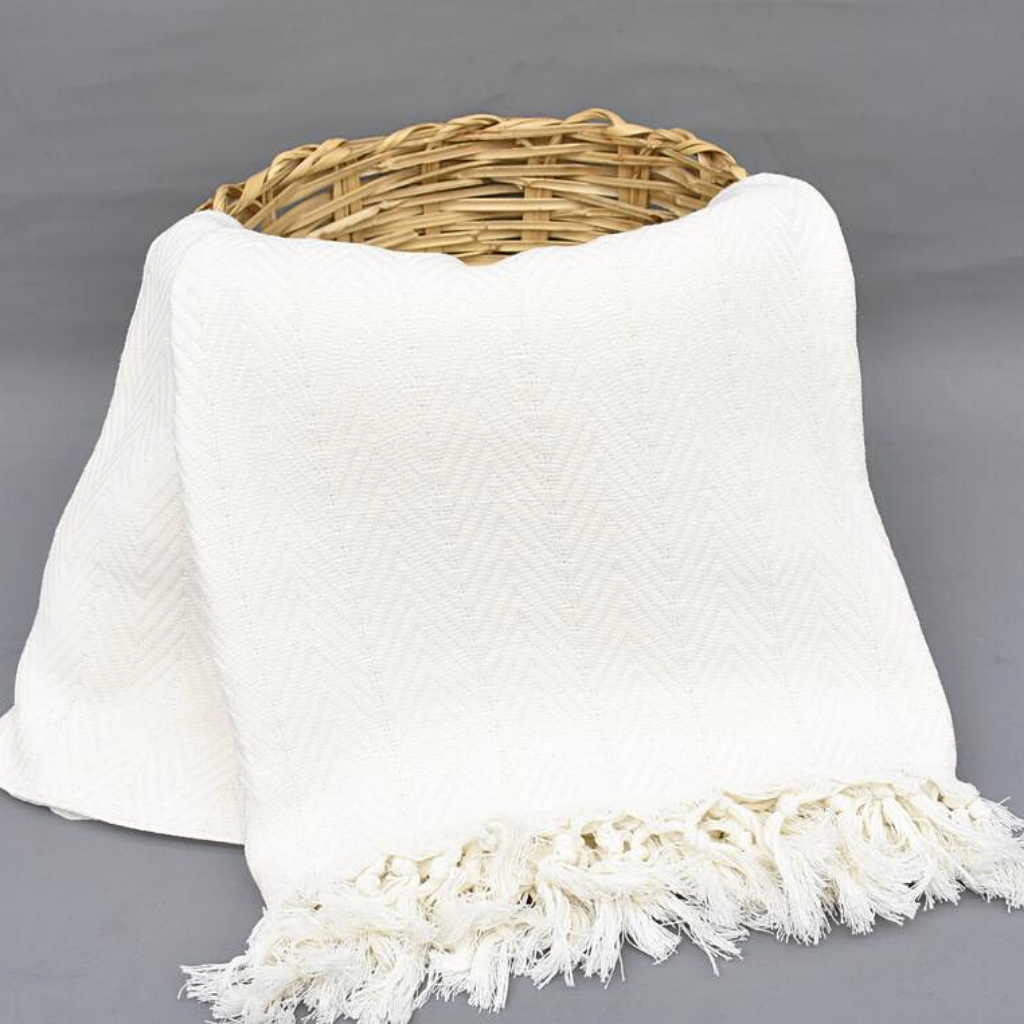 COTTON WHITE Blanket hung from woven basket