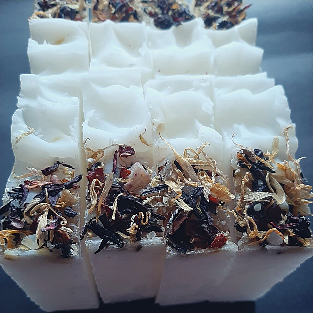COCONUT OIL Soap with tea leaves