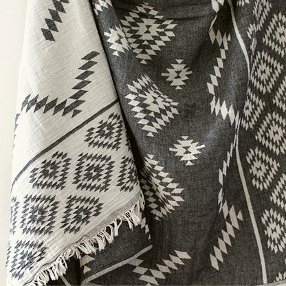 Reversible KILIM Turkish towel in black and off-white