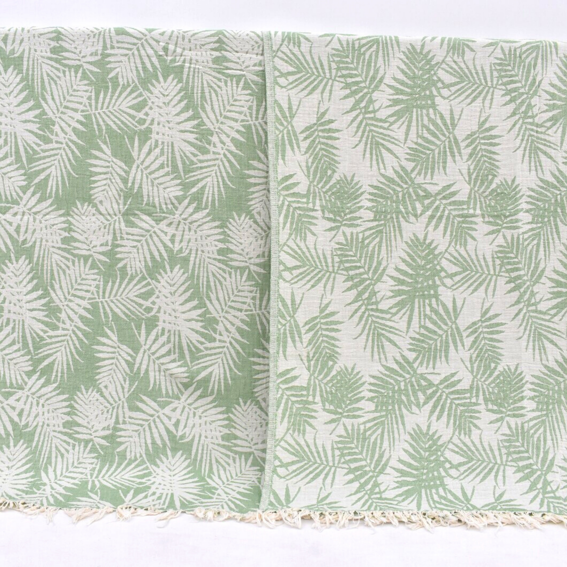LEAVES Blanket with reversible pattern